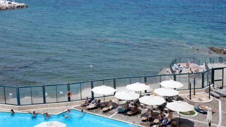 Hotel Ramada Attica Rivièra