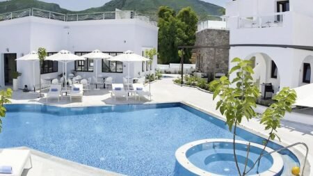 La Mer Deluxe and Spa