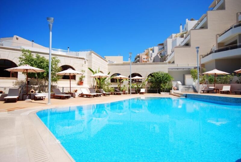 Macaris Suites