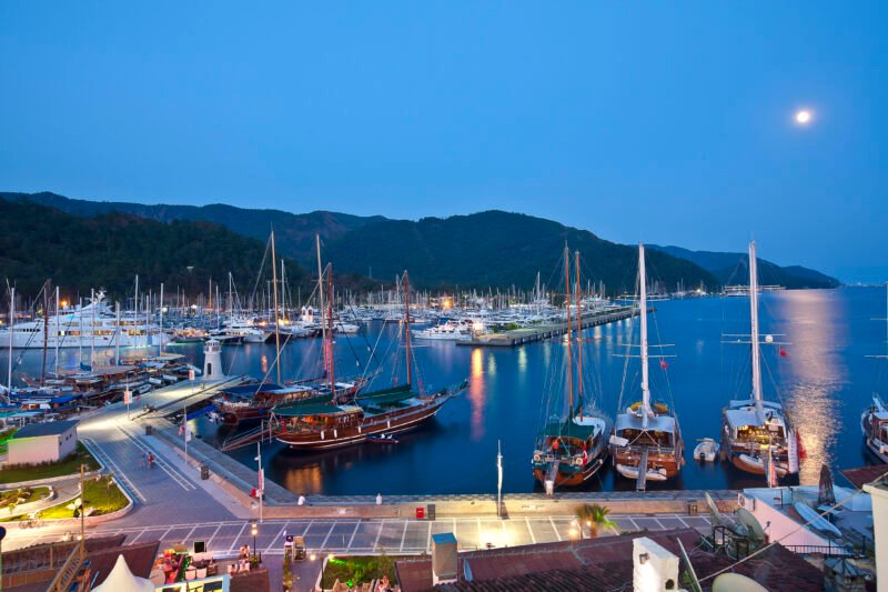 Blue Cruise & Golden Rock Beach