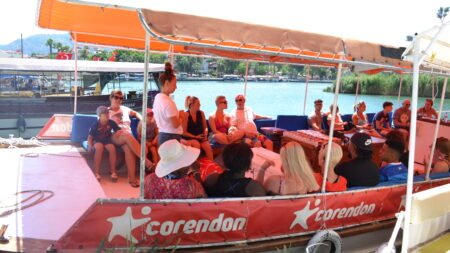 Excursiereis & Candan Apart