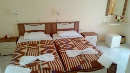 Leonidas Hotel & Studio's