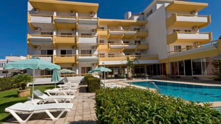 Trianta Hotel