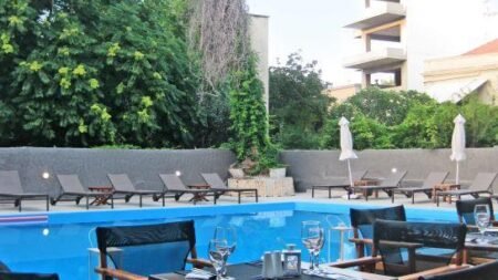 Amphitryon Hotel