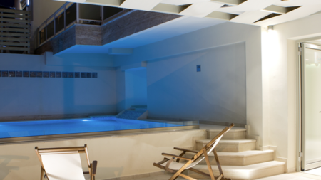 Grand TheoNi Hotel Suites & Spa