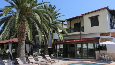 Pella House Studios & Apartments