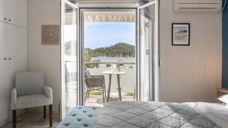 Captain's Seafront Apartments