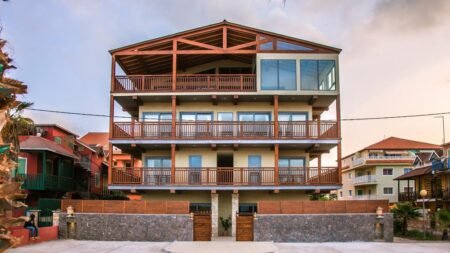 Angulo House