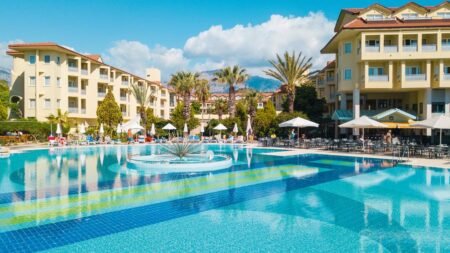 Queen's Park Le Jardin Resort