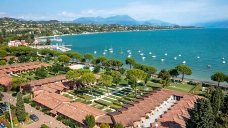Front Lake Resort Le Corti Del Lago