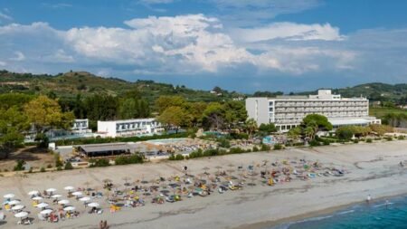 Hotel Ninos Grand Beach Resort