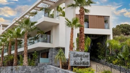 Lazar Lux & Beach Walk Apartment Suites