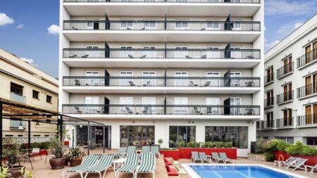 AQUA Hotel Bertran Park - logies & ontbijt