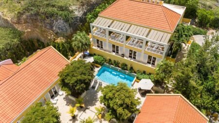 Bayside Boutique Blue Bay Golf & Beach Resort